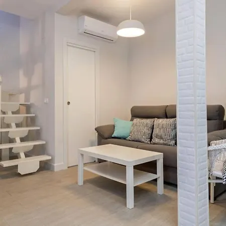Castilla Triana Courtyard By Valcambre Apartment *