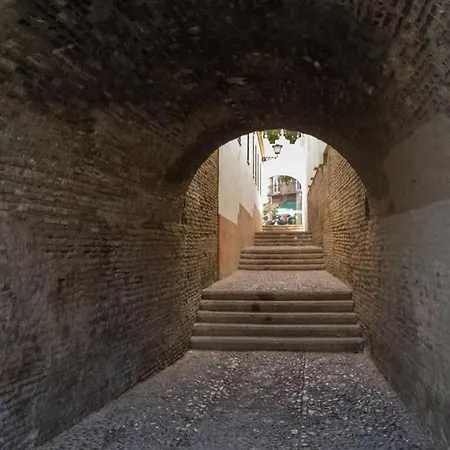 Castilla Triana Courtyard By Valcambre Apartment