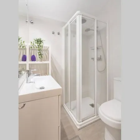 Castilla Triana Courtyard By Valcambre Apartment *